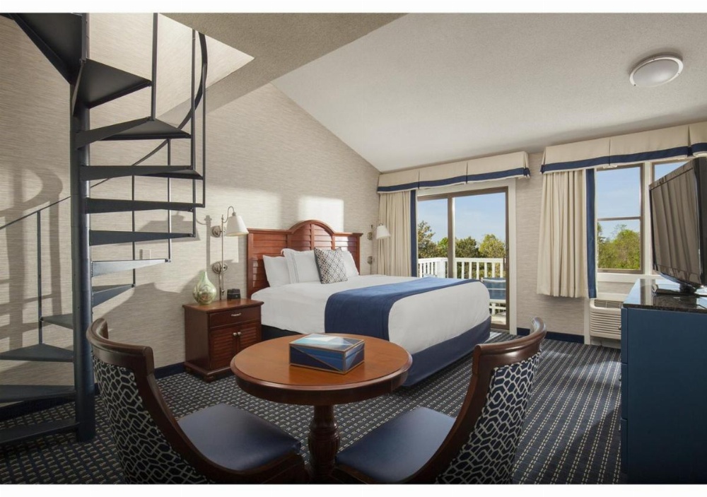 Hyannis Harbor Hotel Image 13